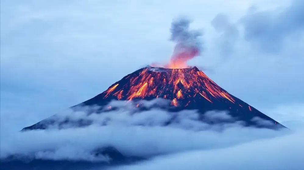 富士山活跃地质活动与旅游繁荣共生最新动态