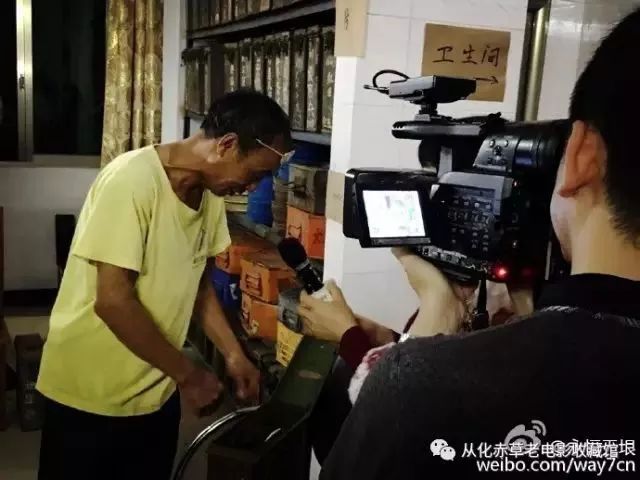 老放映员新动态，岁月流转中的电影情怀与人生蜕变